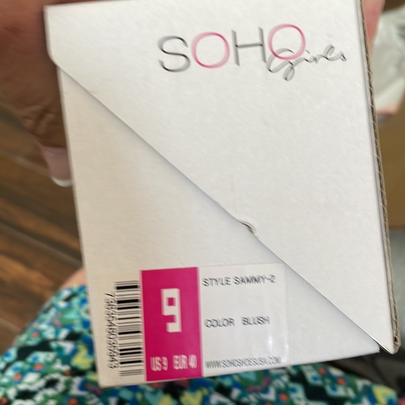 Soho girls blush colored sandals New in box. Size 9 womens - Picture 4 of 4